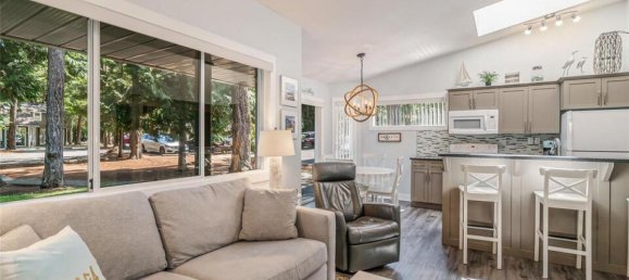 3 bedrooms House in British Columbia, Canada No. 1139 4