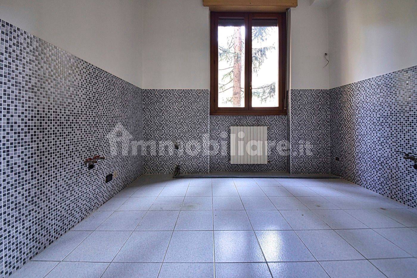 Apartamento de 2 dormitorios en Muggiò, Italy No. 332231