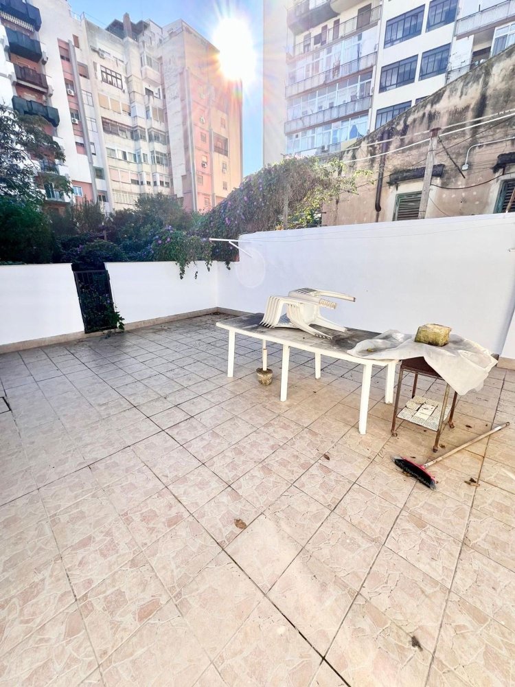 3 rooms Apartment in Palermo, Italy No. 37092