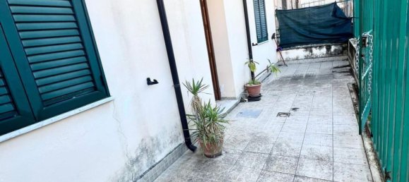 3 rooms Apartment in Palermo, Italy No. 37092 3