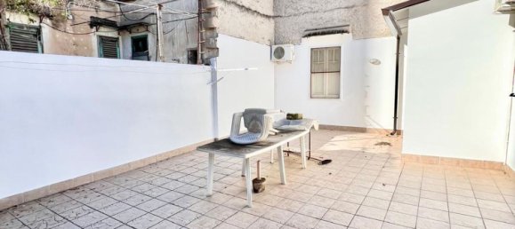 3 rooms Apartment in Palermo, Italy No. 37092 2