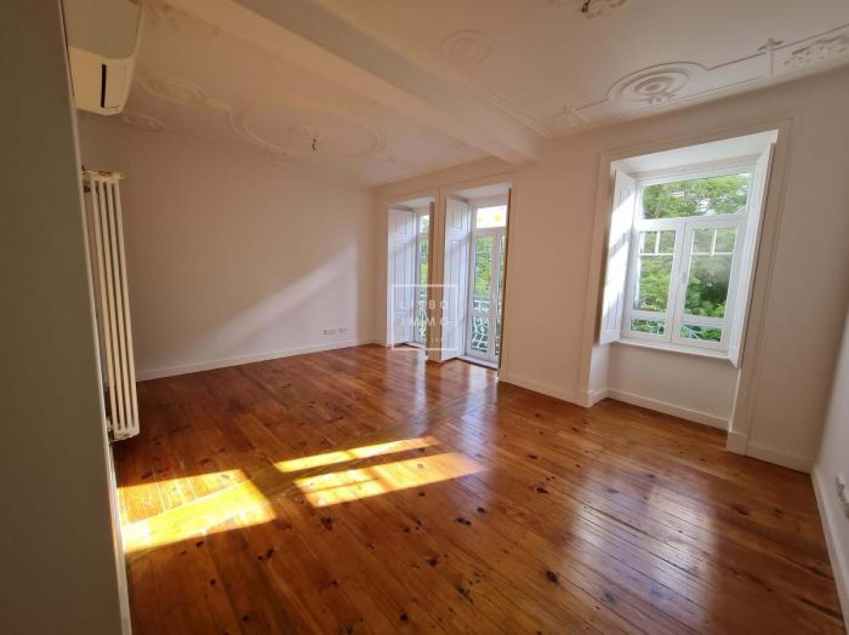 4 bedrooms Apartment in Lisbon, Portugal No. 3076