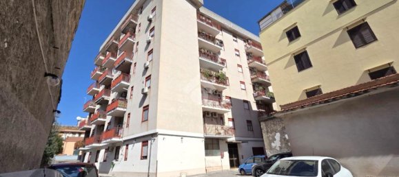 4 rooms Apartment in Palermo, Italy No. 15250 3