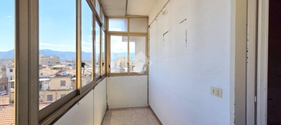 4 rooms Apartment in Palermo, Italy No. 15250 15