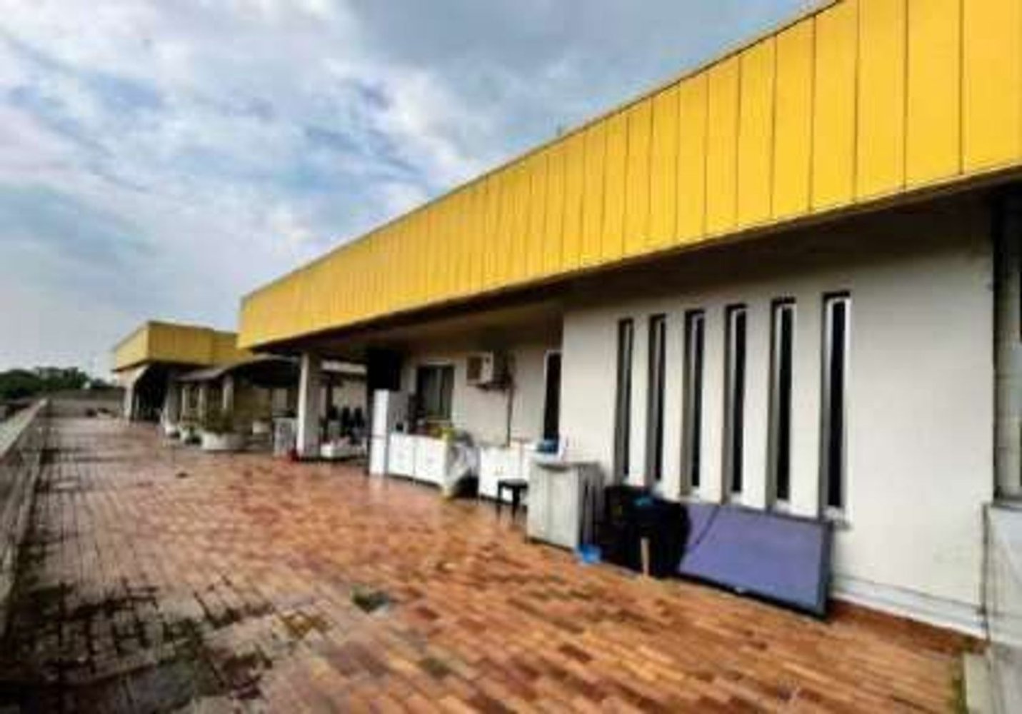 9 rooms Apartment in Sant'Angelo Lodigiano, Italy No. 298886