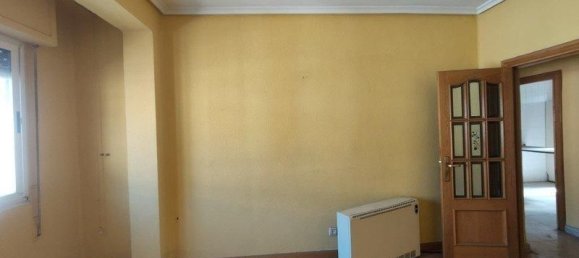 3 bedrooms Apartment in Leon, Spain No. 72168 3