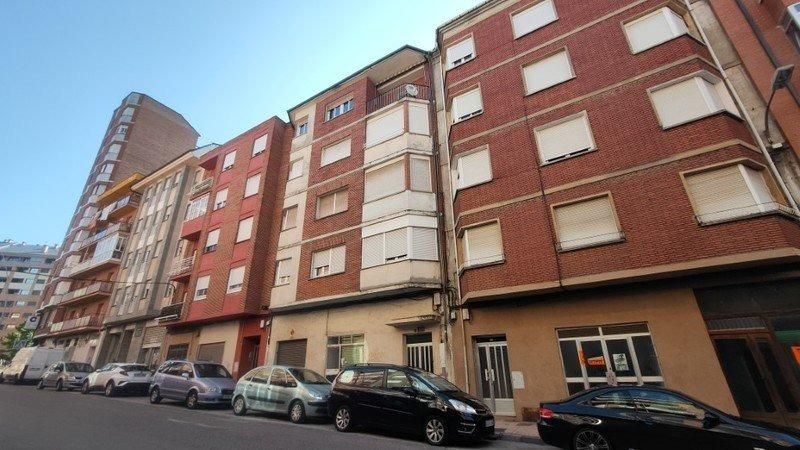 3 bedrooms Apartment in Leon, Spain No. 72168