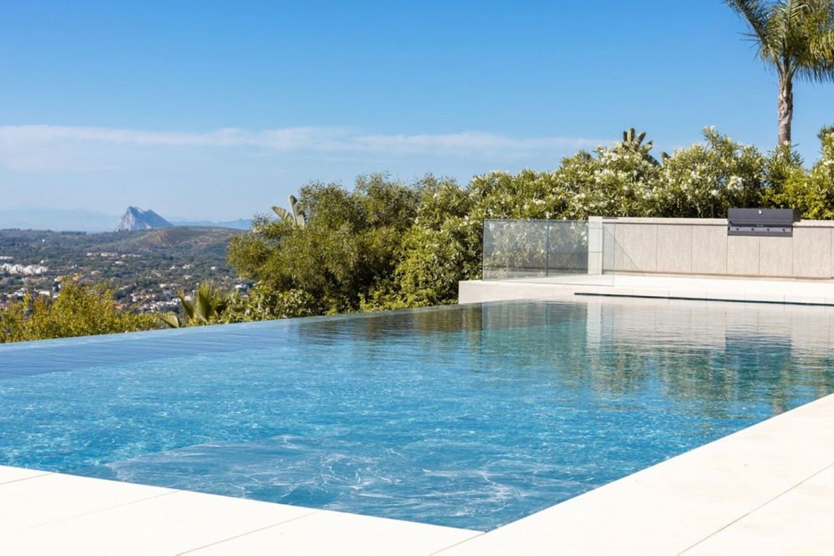 6 bedrooms House in Cadiz, Spain No. 210060