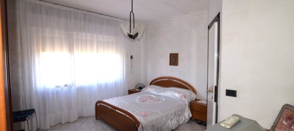 10-salle Maison à Cadelbosco di Sopra, Italy No. 136377 2