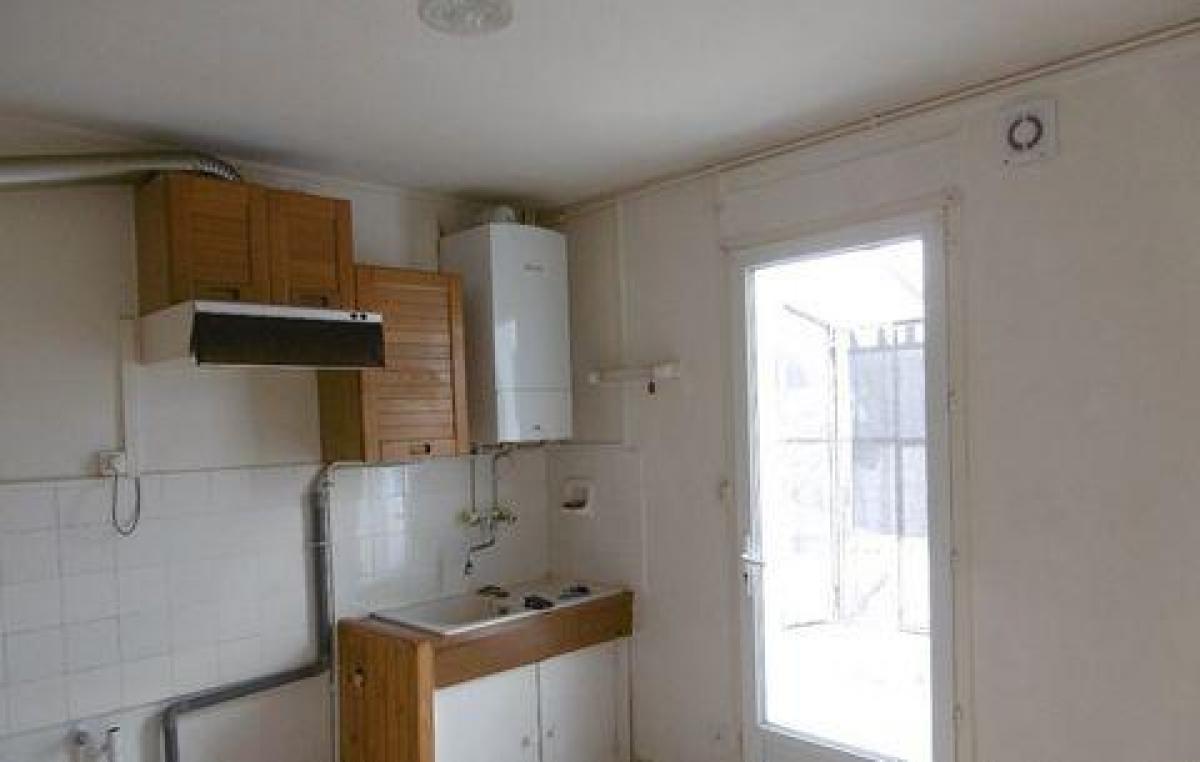 2 bedrooms House in Issoudun, France No. 11757