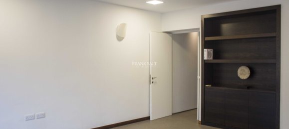 Bureau à Ta' Xbiex, Malta 95m² No. 12683 3