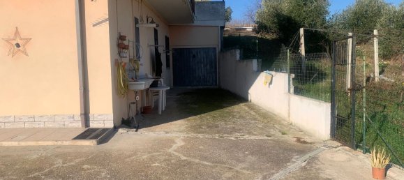 3 rooms Apartment in Chieti, Italy No. 214526 4