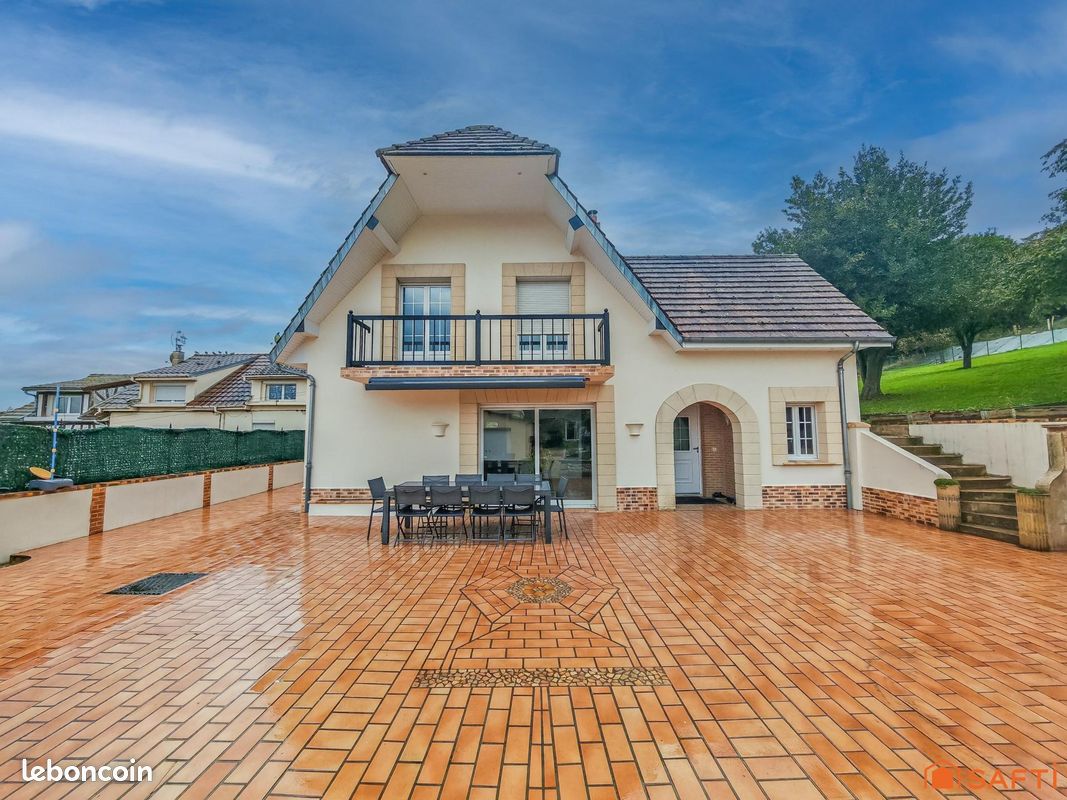 5 bedrooms House in Seine-Maritime, France No. 357302