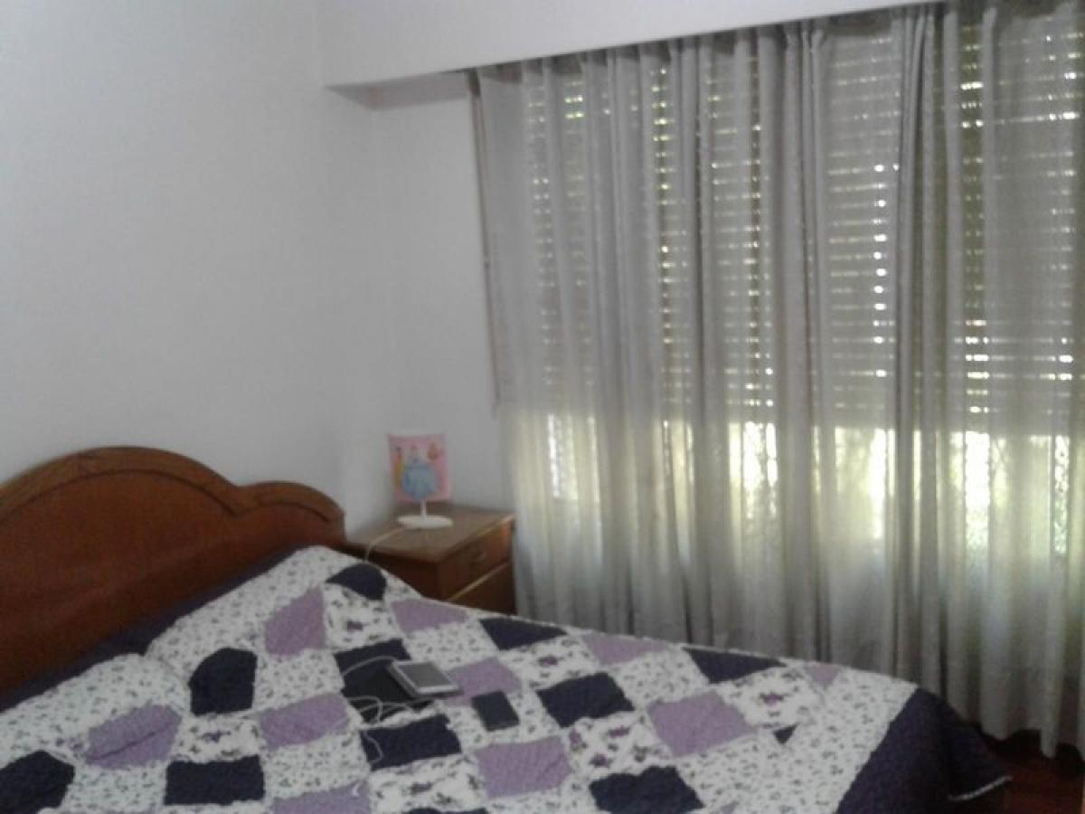 4 bedrooms House in Moron, Argentina No. 52734