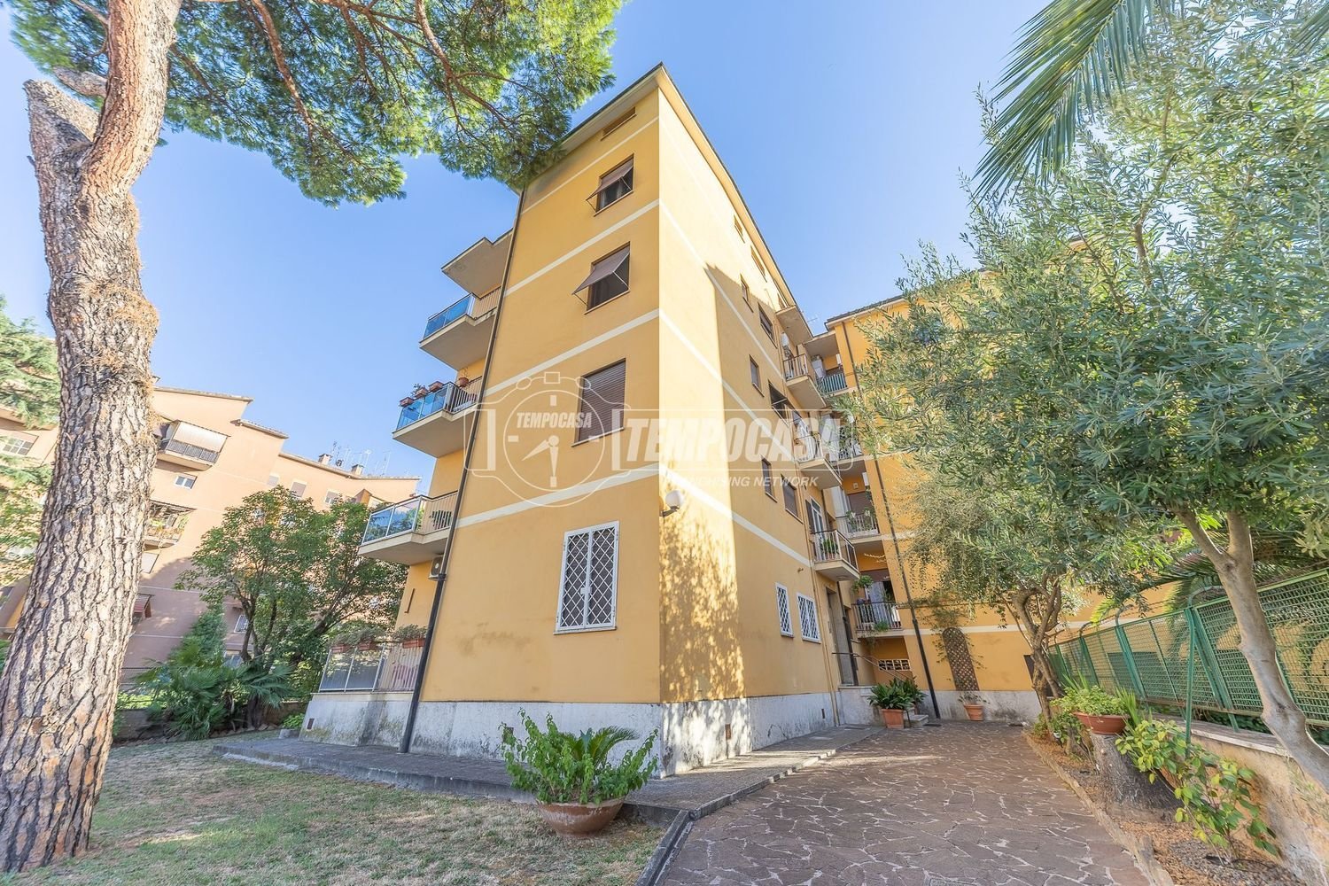 2 bedrooms Apartment in Rome, Italy No. 397464