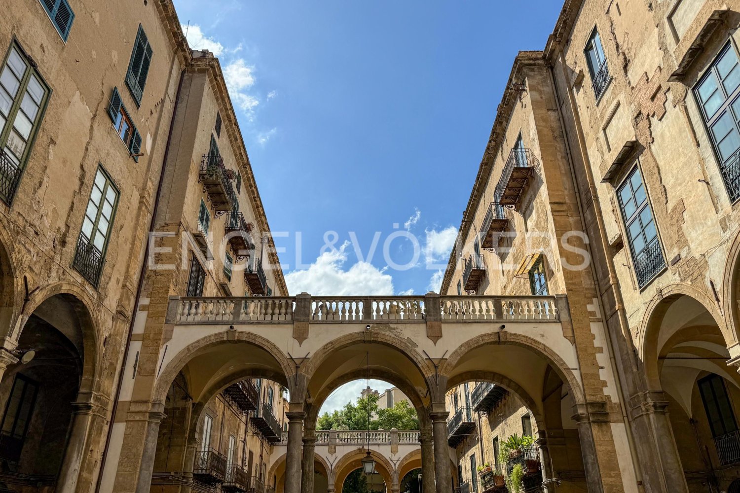 3 غرف نوم بناية في Palermo, Italy رقم 127354