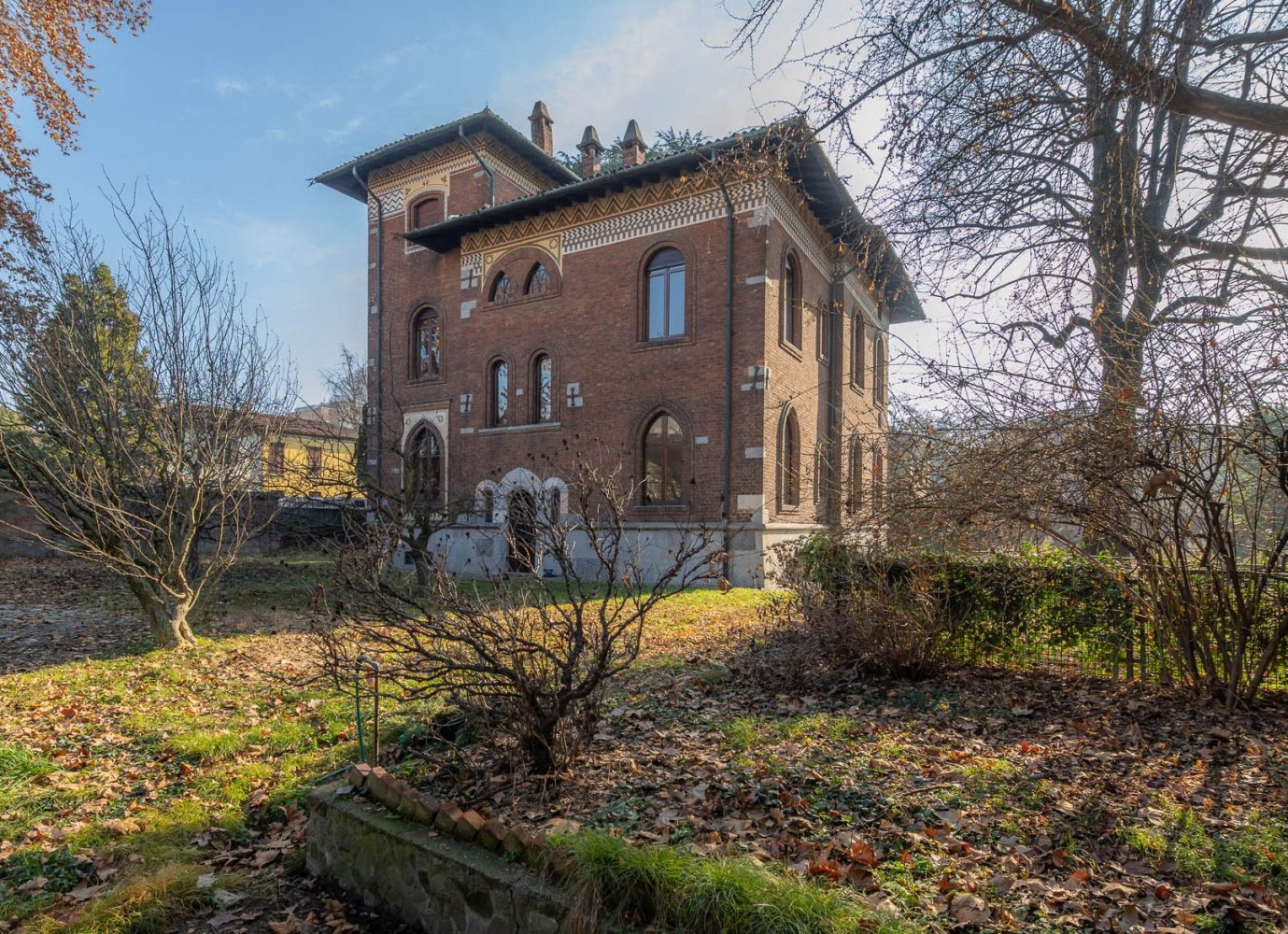 6 bedrooms Villa in Milan, Italy No. 243594