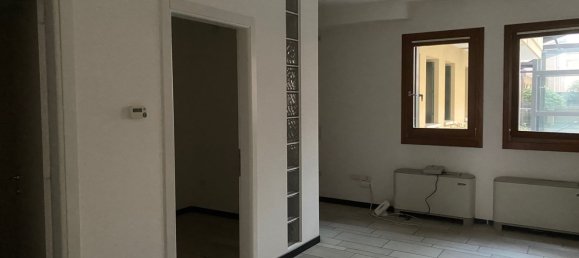 110m² Office in Montebelluna, Italy No. 58828 3