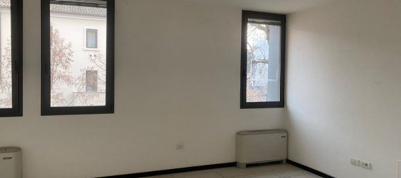 110m² Office in Montebelluna, Italy No. 58828 5