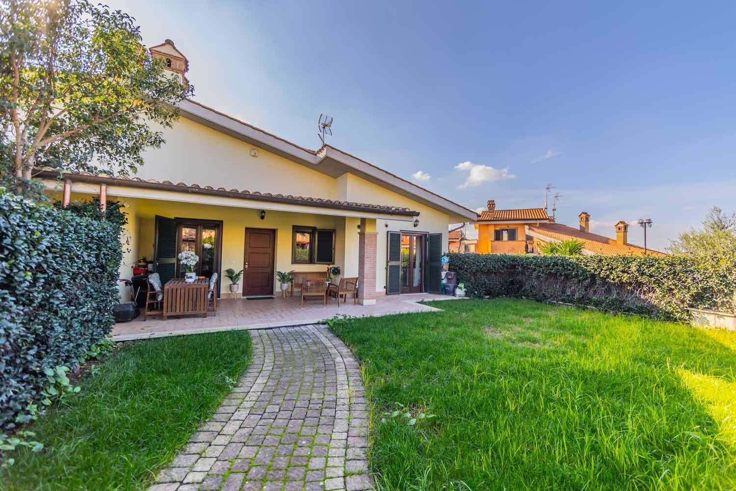 5 bedrooms Villa in Ariccia, Italy No. 355946