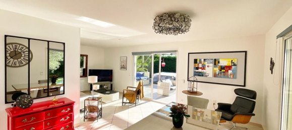 Casa de 4 dormitorios en Quinsac, France No. 98590 14