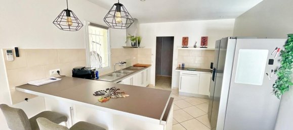 Casa de 4 dormitorios en Quinsac, France No. 98590 2