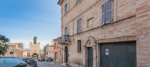 4 bedrooms Building in Civitanova Marche, Italy No. 68923 3