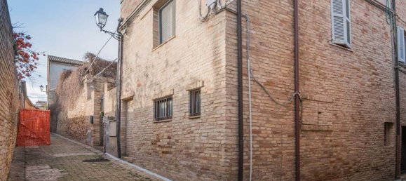 4 bedrooms Building in Civitanova Marche, Italy No. 68923 4