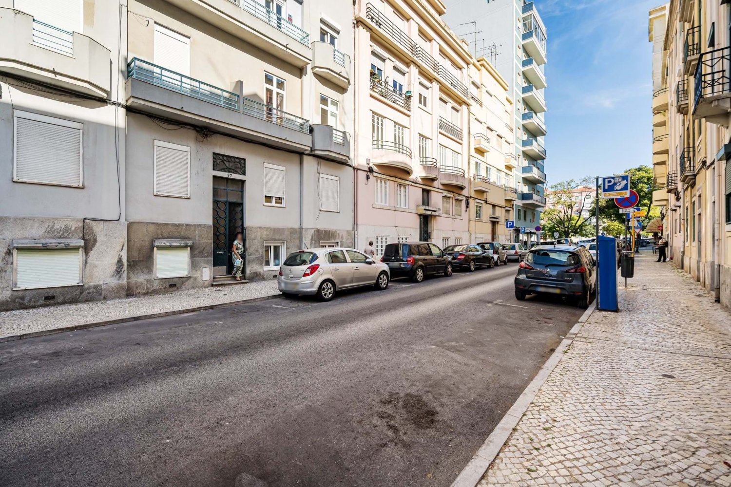 3 bedrooms Apartment in Lisbon, Portugal No. 335488