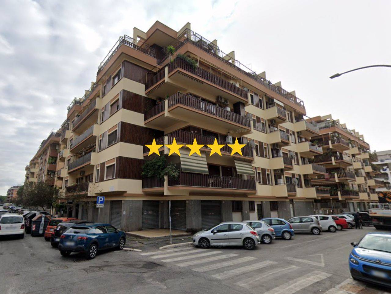 4 bedrooms Apartment in Rome, Italy No. 390225