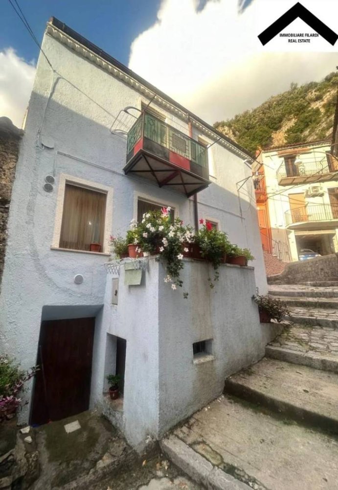 4 bedrooms Villa in Lauria, Italy No. 61476