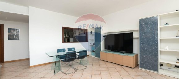 Квартира с 3 комнатами в Чинизелло Бальсамо, Италия № 8616 11