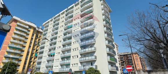 Квартира с 3 комнатами в Чинизелло Бальсамо, Италия № 8616 35