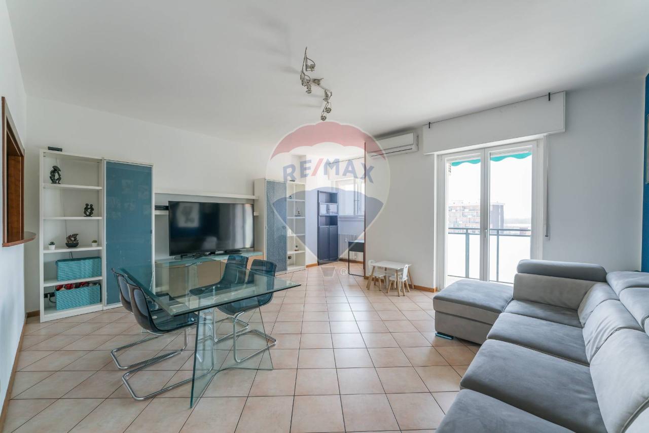 Квартира с 3 комнатами в Чинизелло Бальсамо, Италия № 8616