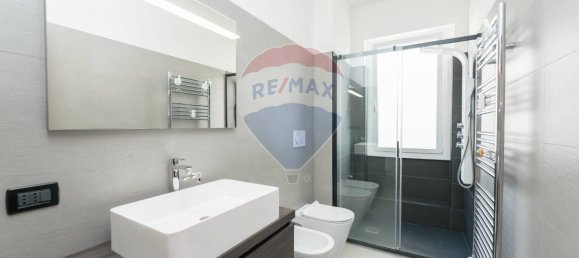 Квартира с 3 комнатами в Чинизелло Бальсамо, Италия № 8616 22