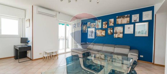 Квартира с 3 комнатами в Чинизелло Бальсамо, Италия № 8616 4