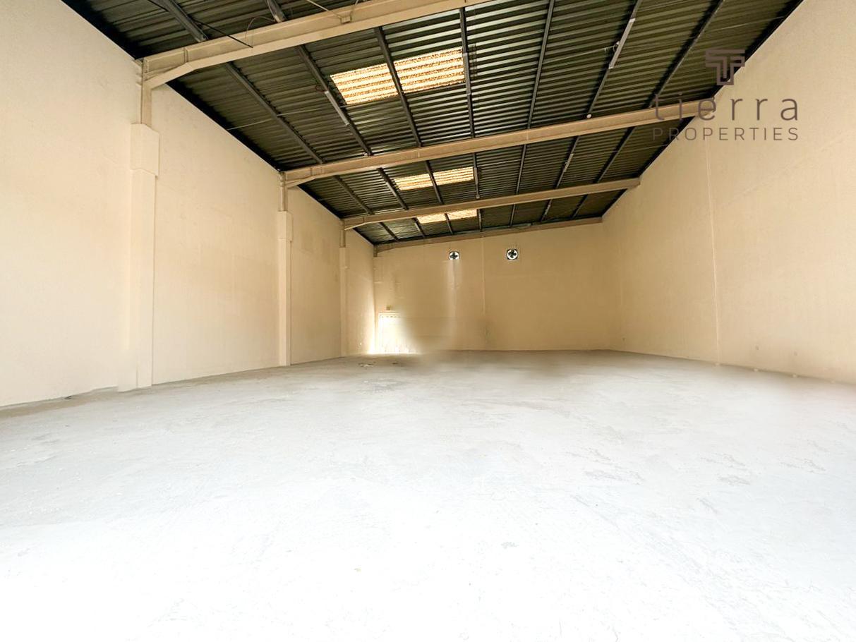 232.3m² Warehouse in Al Quoz, UAE No. 41608