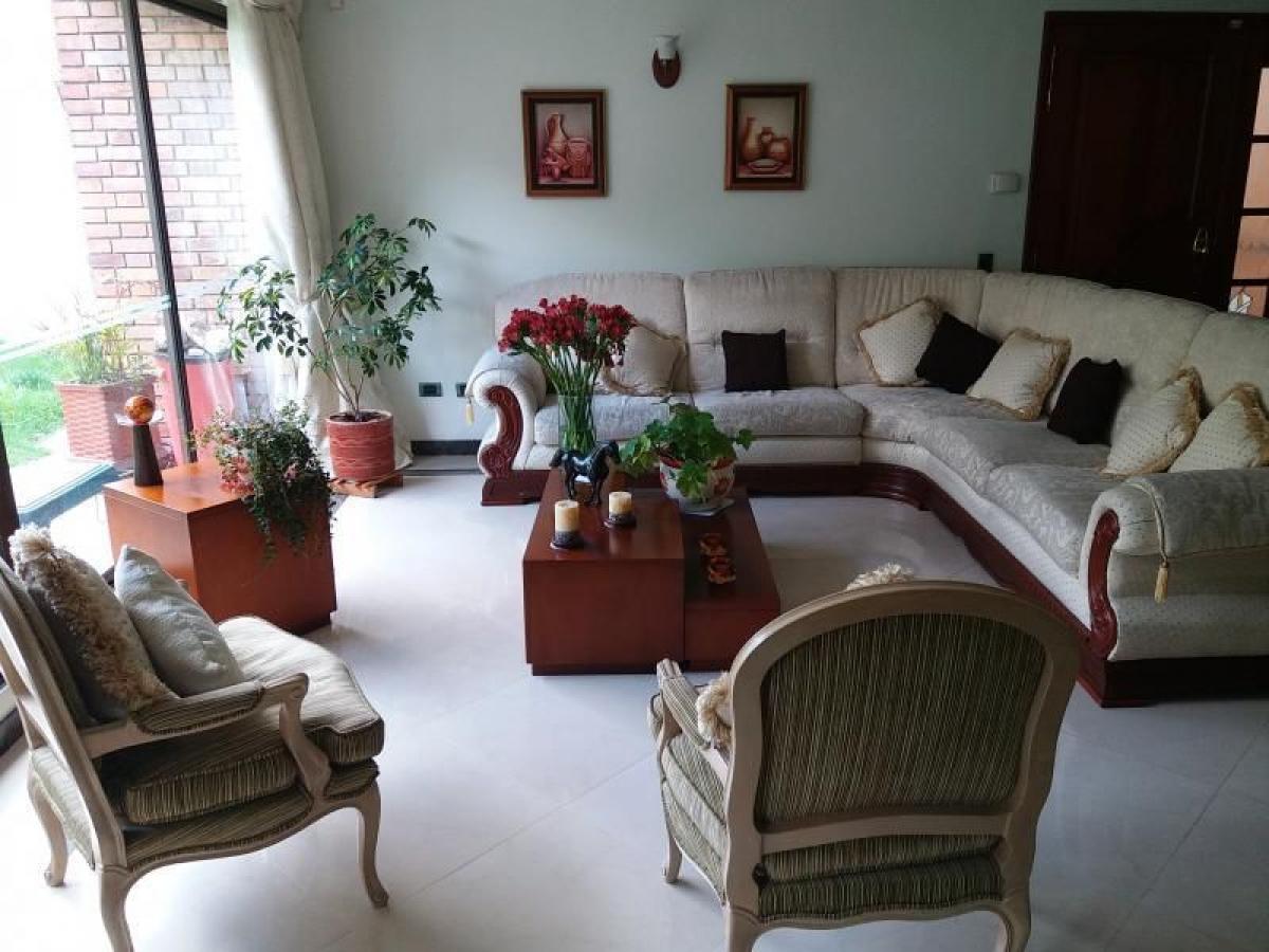 Casa de 4 dormitorios en Bogotá, Colombia No. 14038