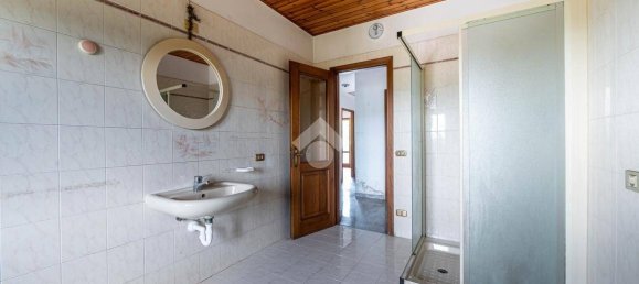 4 bedrooms Villa in Erbezzo, Italy No. 267205 17