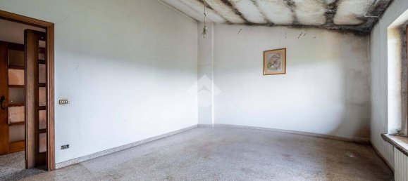 4 bedrooms Villa in Erbezzo, Italy No. 267205 15