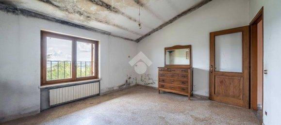 4 bedrooms Villa in Erbezzo, Italy No. 267205 14