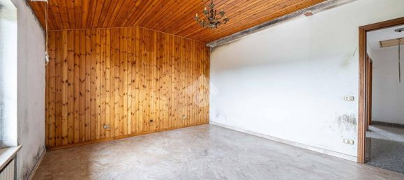 4 bedrooms Villa in Erbezzo, Italy No. 267205 20