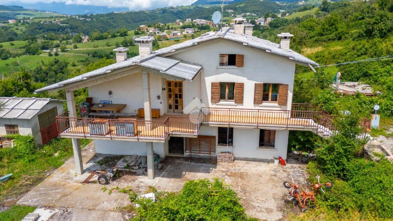 4 bedrooms Villa in Erbezzo, Italy No. 267205