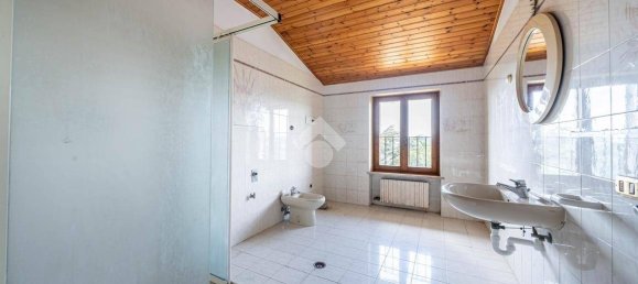 4 bedrooms Villa in Erbezzo, Italy No. 267205 16