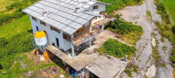 4 bedrooms Villa in Erbezzo, Italy No. 267205 6