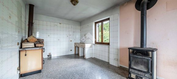 4 bedrooms Villa in Erbezzo, Italy No. 267205 11