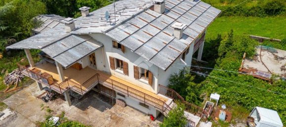 4 bedrooms Villa in Erbezzo, Italy No. 267205 4