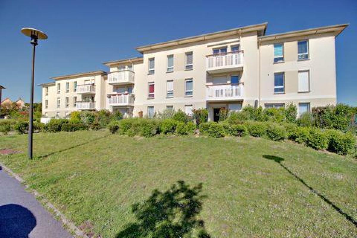 2 bedrooms Condo in Ecquevilly, France No. 28606