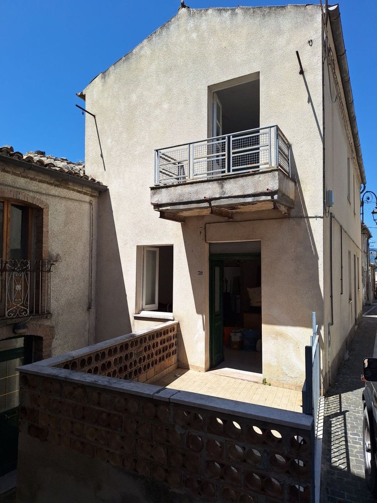 5 rooms House in Carunchio, Italy No. 291547