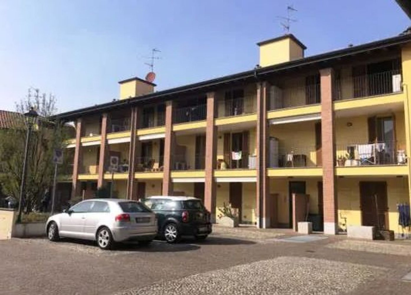 2 rooms Apartment in Burago di Molgora, Italy No. 2759